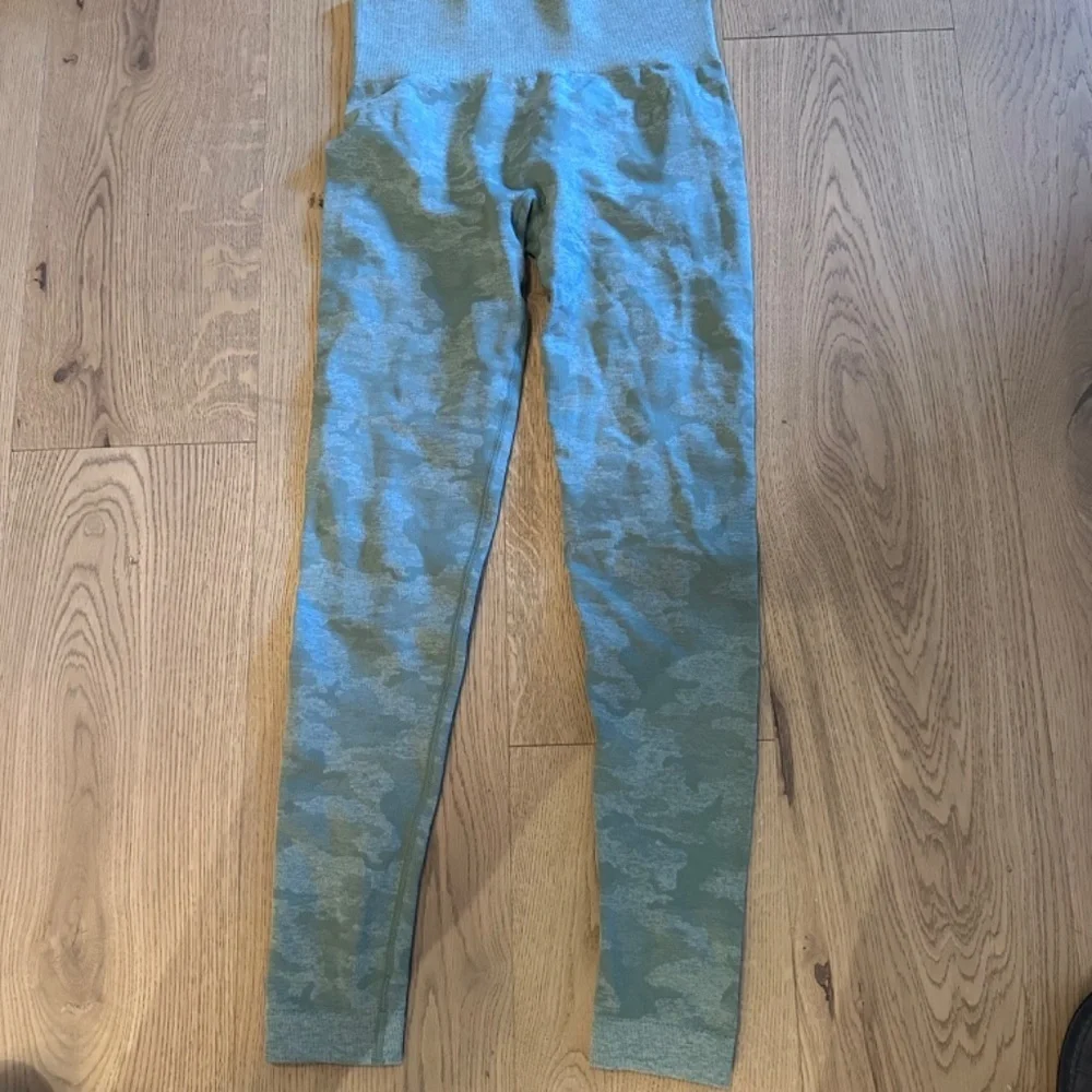 GYMSHARK CAMO SEAMLESS LEGGINGS SAGE GREEN/GREY WOMENS SZ XS/S - Picture 8 of 8